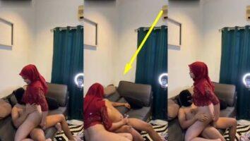 BarbieDoll Dua Wanita Hijabers Threesome