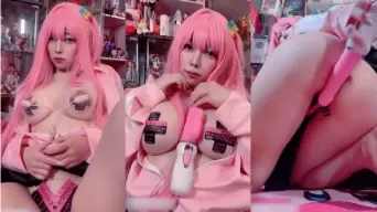 Cosplayers Pink Mumut Bocchi Playing Dildo