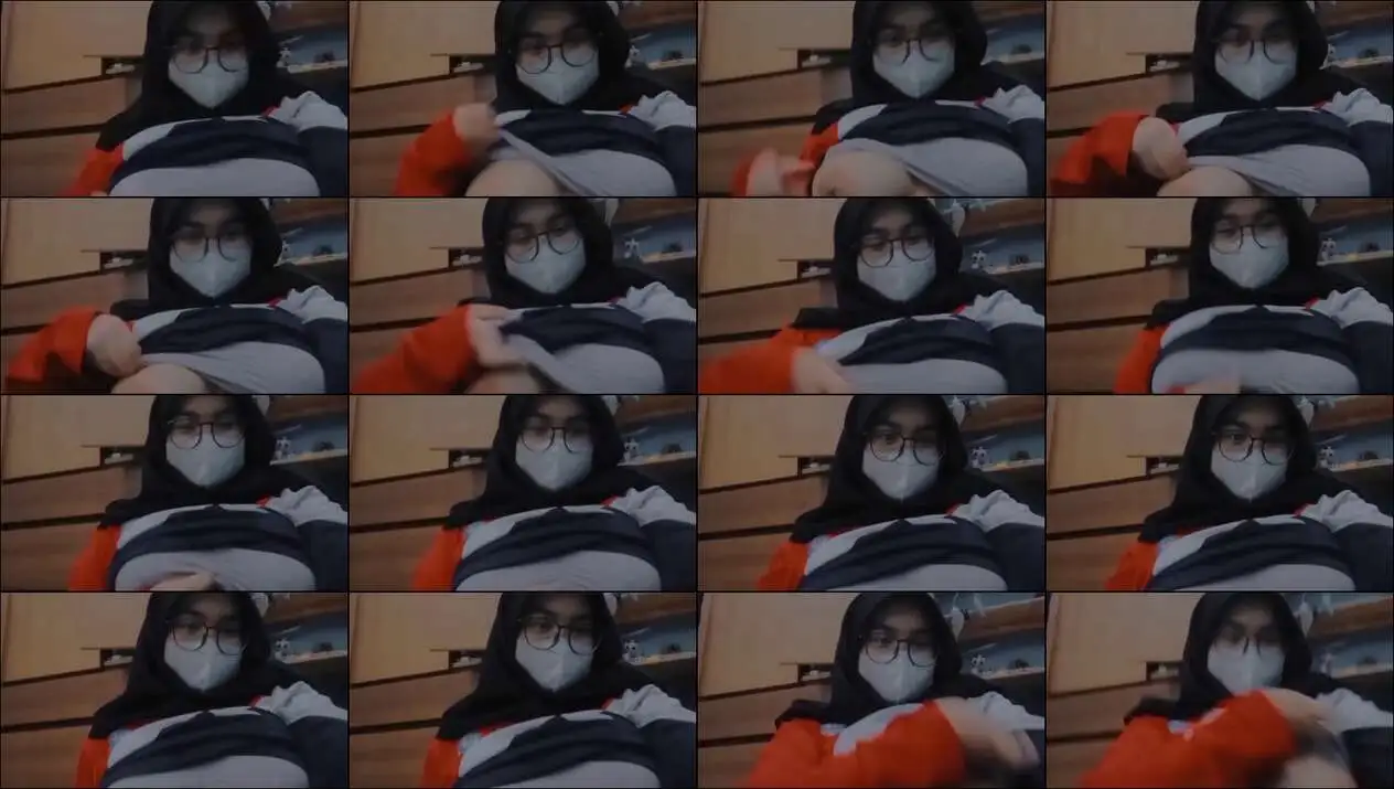 Hijab Kacamata Pamer Toket Imut @kacung...