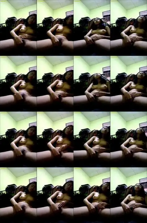 jilbab abg kacamata omek di kamar (new)