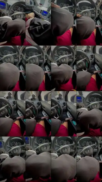 Jilbab hitam baju merah nyepong di mobi...