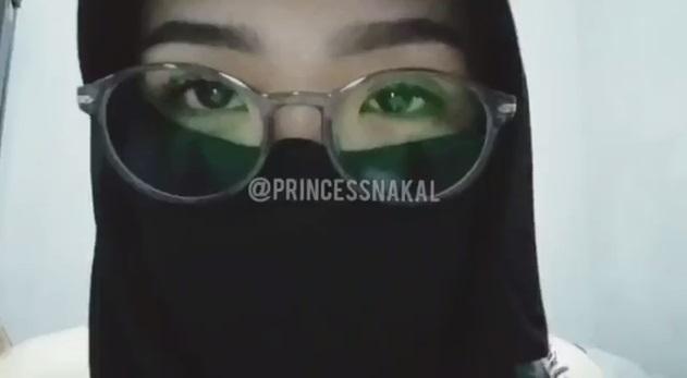 Jilbab Nakal Main Vibrator