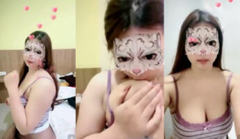 Justwaaii Kenyot Payudara Spek MILF Banget Dream
