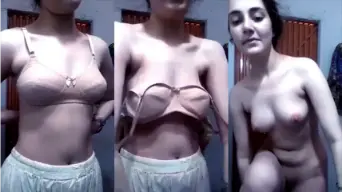 Pap Bugil Cantik Uting Merah Muda